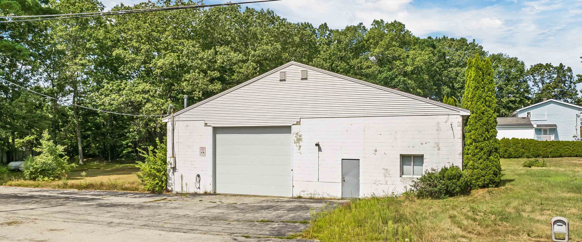 The Ultimate Guide to Finding Properties with Garages in Derry, New Hampshire