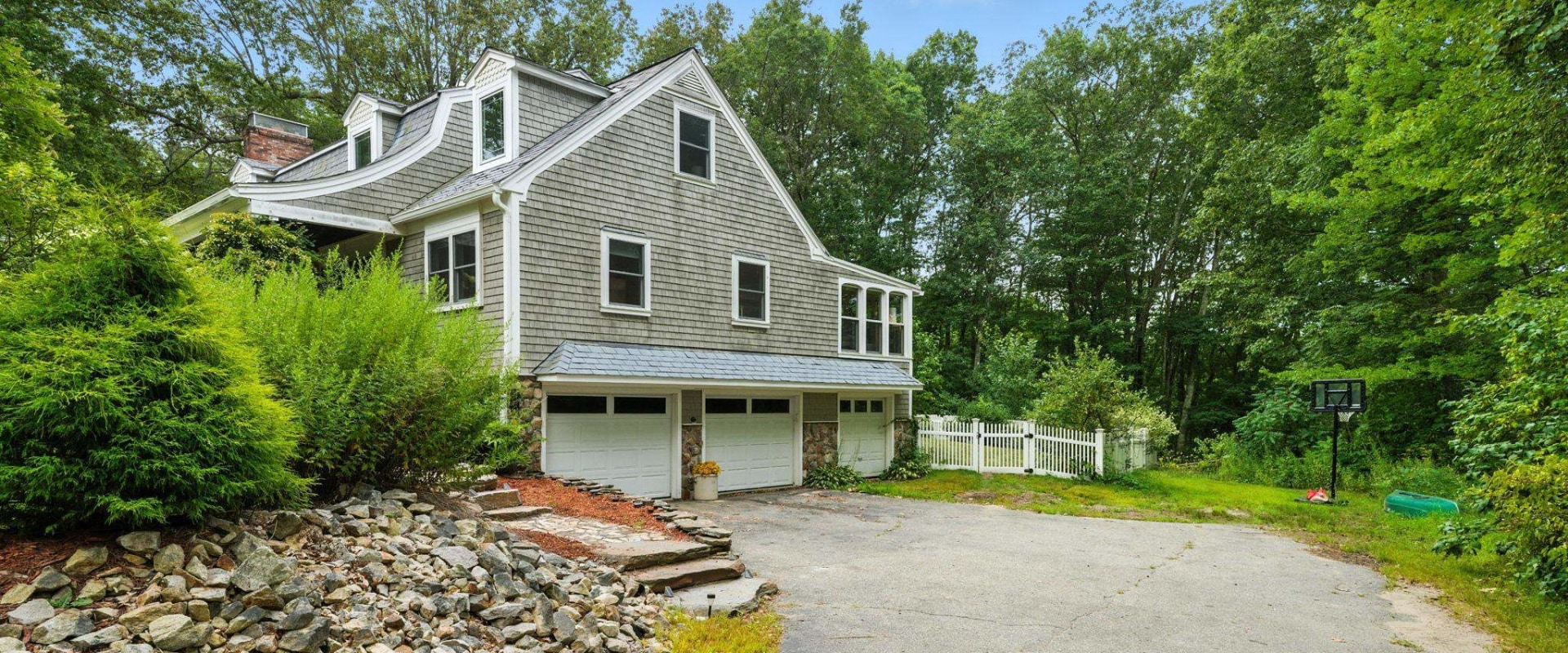 The Real Estate Market in Derry, New Hampshire: A Comprehensive Guide to Properties with Backyards